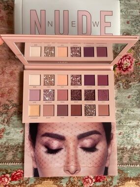 HUDA BEAUTY| New Nude Eyeshadow Palette|BNIB Discontinued